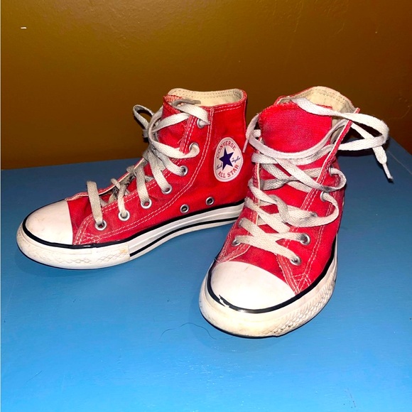 Kids Converse High tops sz 2 - Picture 1 of 6